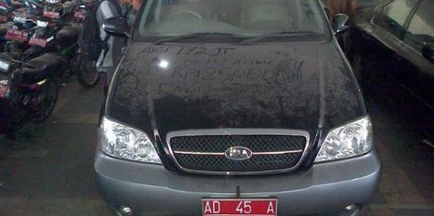 Barisan Mobil Mewah di Sekeliling Jokowi vs Prabowo 