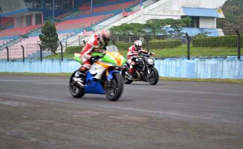 Di Atas 50 Km/Jam, Jangan Andalkan Rem Belakang  Otosia.com