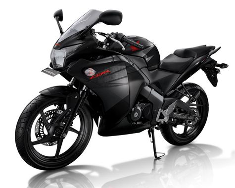 Honda Cbr 150r Vs Yamaha Yzf R15 Mana Yang Lebih Unggul Otosia Com