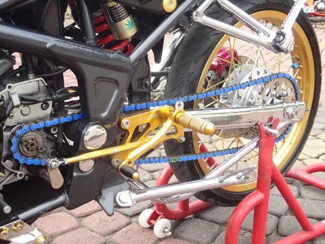 Si Ramping Merah Jambu Kawasaki Ninja 150  Otosia.com