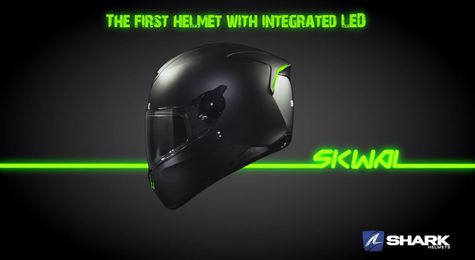 Shark SKWAL, Helm Keren Berlampu LED  Otosia.com