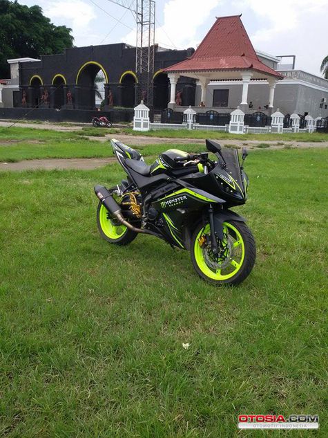 Vixion Sport Hasil Kawinkan R15.V2 dan R125  Otosia.com