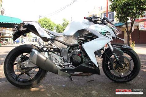 Sentuhan Garang Modifikasi Kawasaki Z250  Otosia.com