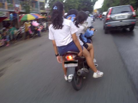 Anak Kecil Nyetir Motor, Apa yang Salah?  Otosia.com