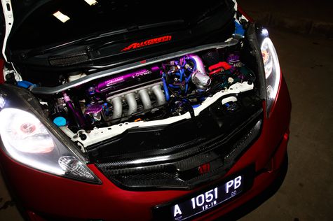 Modif Jazz Rs Gaya Street Racing Dengan Pemanis Sunroof Otosia Com