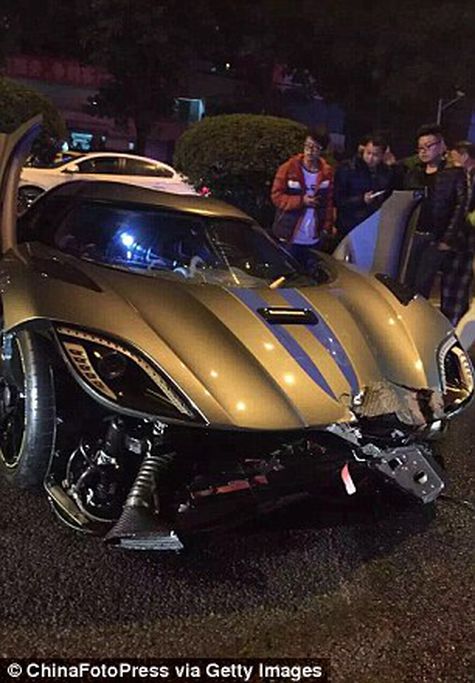 Lagi, Seorang Pemuda Remukkan Supercar Puluhan Miliar 