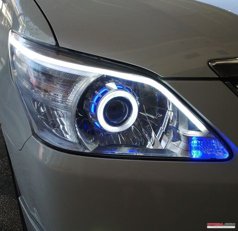 Projector HID Headlamp Toyota Kijang Innova  Otosia.com