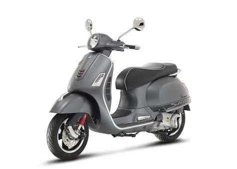 Vespa GTS Terbaru Masuk Indonesia, Banderol Rp 165 Juta | Otosia.com