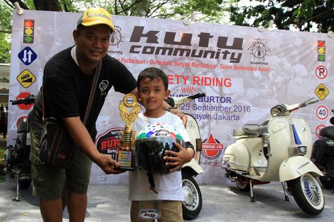 Kutu Vespa  Tanamkan Safety Riding Pada Anak  Lewat Mewarnai 