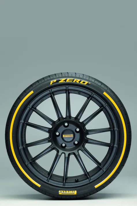 Bosan Dengan Ban Hitam Polos? Coba Ban Pirelli Satu Ini 