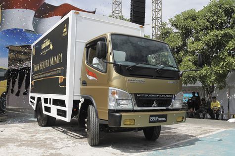 Truk Boks Mitsubishi Pengangkut Mimpi Akan Keliling Indonesia