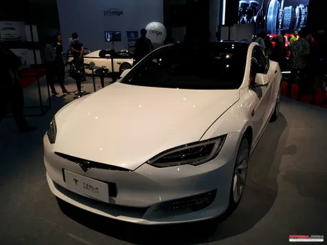 Mobil Super Tesla dan Koenigsegg Tebar Pesona di IIMS 