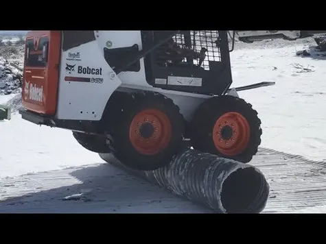 Lihatlah Aksi Unik Para Pengemudi Traktor Satu Ini  Otosia.com