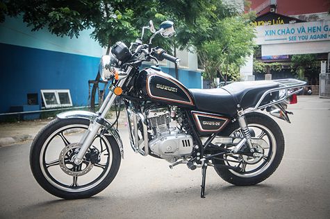 Suzuki Luncurkan Motor  Bergaya Retro Bermesin Kecil  