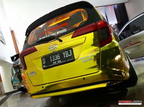 Buang Kesan Mobil Murah Sigra dari Bandung Berjubah Emas 