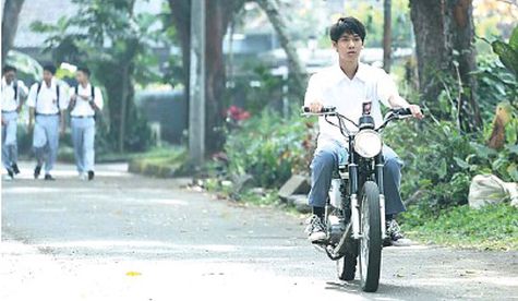 Tengok Kerennya Honda CB 100 yang Muncul di Film Dilan  