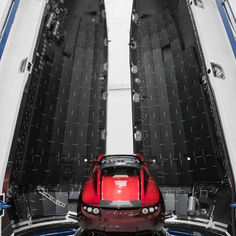 Elon Musk Kirim Tesla  Roadster Pribadinya ke Luar  Angkasa  