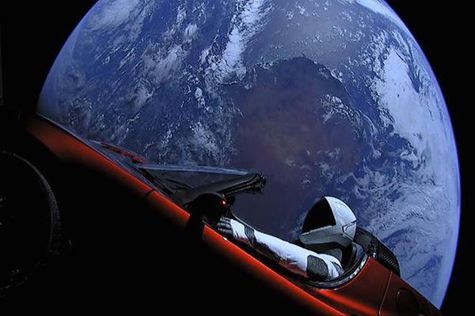 Elon Musk Kirim Tesla  Roadster Pribadinya ke Luar  Angkasa  