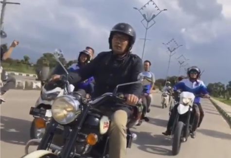  Ridwan  Kamil  Tetap Kekinian Meski Tunggangi Motor  Klasik 