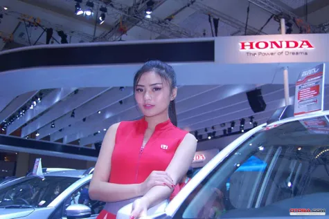 Beratnya Jadi Spg Otomotif Begini Persiapan Sebelum Naik Panggung Otosia Com