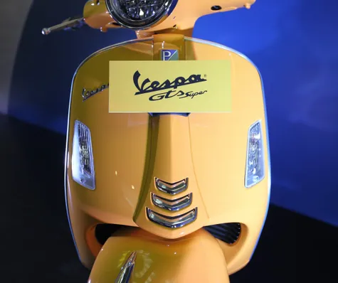 Dibanderol Rp58 Juta Ini Tampang Vespa Gts Super 150 Otosia Com<script async src=