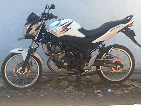 Honda CB150R Pakai Kaki Jari-Jari  Otosia.com