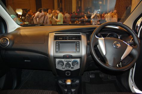 Nissan Grand Livina X-Gear Termahal Tanpa Transmisi CVT 