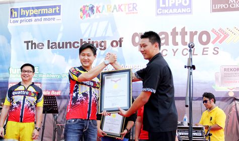 Hypermart Pecahkan Rekor MURI Melipat Sepeda Terbanyak 