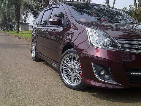  Modifikasi Elegan Nissan Grand Livina dari Karawang 