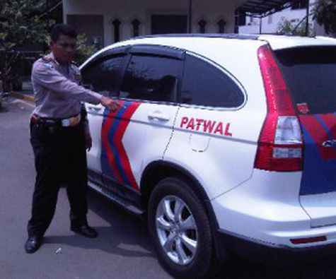 Honda CR-V Berlogo Patwal Disergap Polisi | Otosia.com