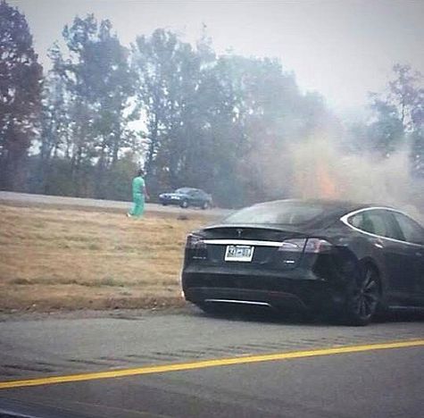 Parah! Ini Kali ke-3 Tesla Model S Terbakar!  Otosia.com