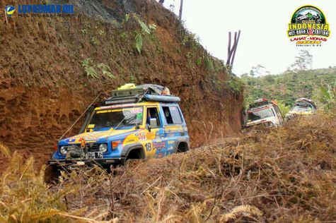 Panitia IOX  Pijat Dahi untuk Seleksi Offroader Tahun 