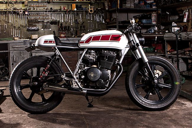 Yamaha XS400, the classic cafe racer  merdeka.com