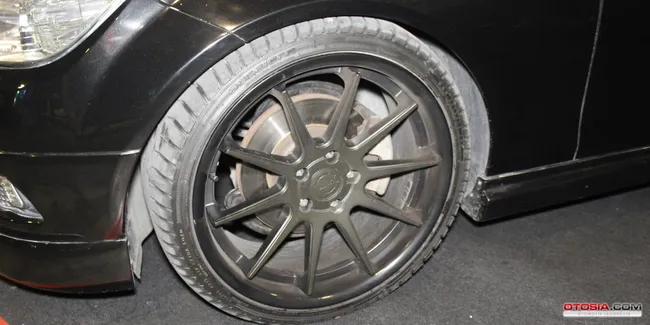 Mercedes-Benz C200 Kompressor dual power boost  merdeka.com