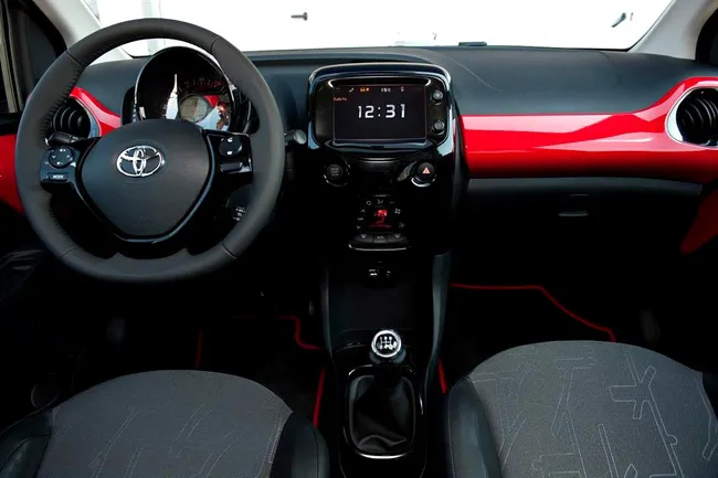  cantik toyota aygo 2015 mulai berjalan e36134