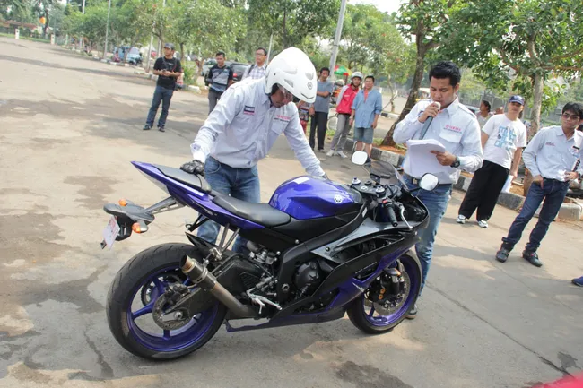 defensive riding training r25 dan r15 10c3f2