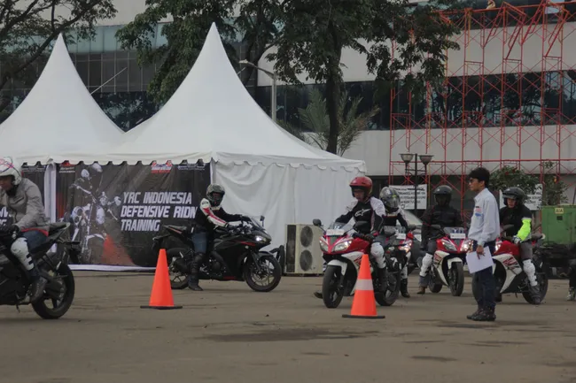 defensive riding training r25 dan r15 384552