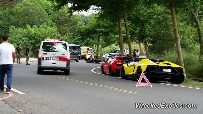 lamborghini aventador eksotis hancur menabrak pohon 257d69