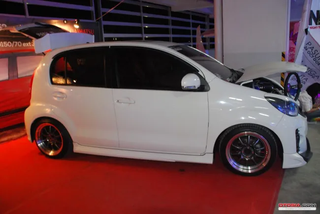 Daihatsu pamerkan sosok All-New Sirion bernuansa street ... Daihatsu pamerkan sosok All-New Sirion bernuansa street ...