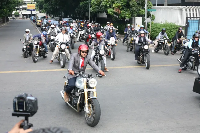 Inilah gaya bikers motor klasik dan berpakaian necis 