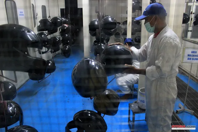 dekat pembuatan helm cargloss cb7ae5