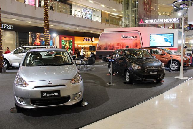 pengunjung mall test drive new mirage d5f465