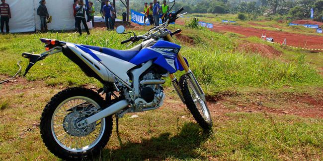  Yamaha  WR250R  trail  jalan raya yang tembus 10 000 rpm 