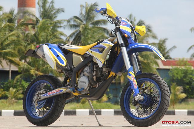 Modif Husqvarna 510 menegaskan arti motor petualang 