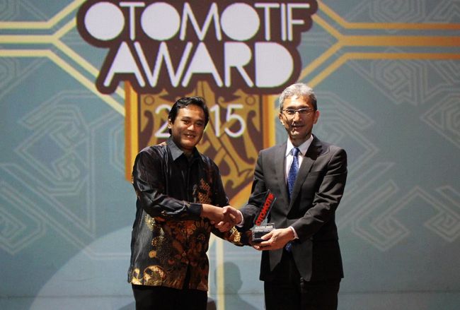 dan strada triton raih penghargaan di ajang otomotif awards 2015 21c6c2.JPG