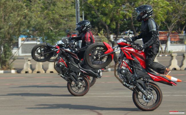 all new honda cb150r dan sonic 150r 09877a