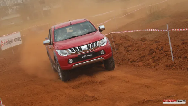 profesional mitsubishi jajal ketangguhan new triton 96e25f