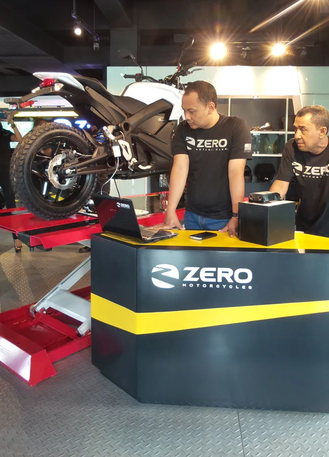 performa dan teknologi zero motorcycles feb838