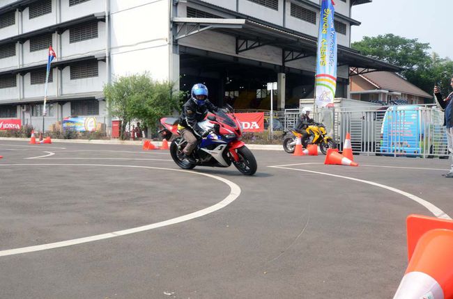 honda belajar saat jatuh dan berkendara santun db92f6.JPG