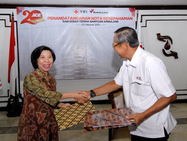 Kawan Lama Foundation donasikan ambulans buat PMI pusat 